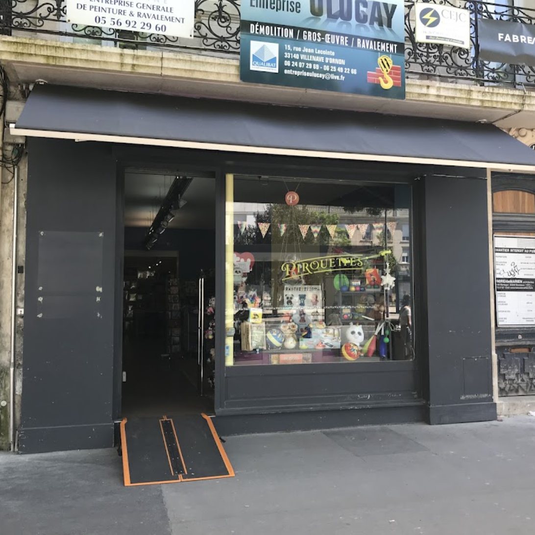 Vitrine de la boutique Pirouettes, cours de Verdun